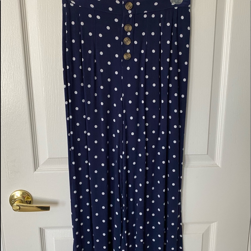 Wide leg, high waisted, flowy pants